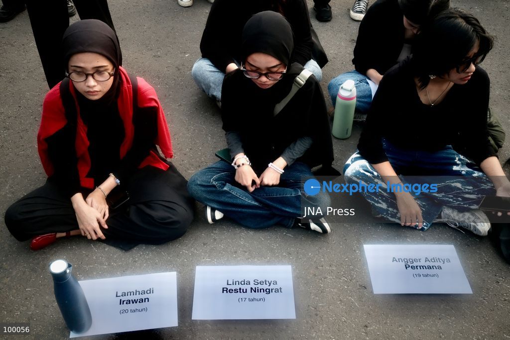 JAKARTA, INDONESIA, OCTOBER 1, 2026: Human rights activists participate in the 927th "Kamisan" (Thursday) protest outside the Merdeka Palace in Jakarta, marking the fourth anniversary of the Kanjuruhan tragedy. The disaster occurred on October 1, 2022, during an Indonesian Liga 1 football match between Arema FC and Persebaya Surabaya at Kanjuruhan Stadium in Malang, East Java. Indonesia's National Commission on Human Rights (Komnas HAM) identified the firing of tear gas by police as the main trigger of the disaster, which resulted in the deaths of 135 people as spectators attempted to escape the stadium. The annual Kamisan protest calls for justice, accountability and the rights of victims and their families. Photo by Edsah Setiawan / JNA Press (Photo by Edsah Setiawan/JNA Press via Nexpher Images)