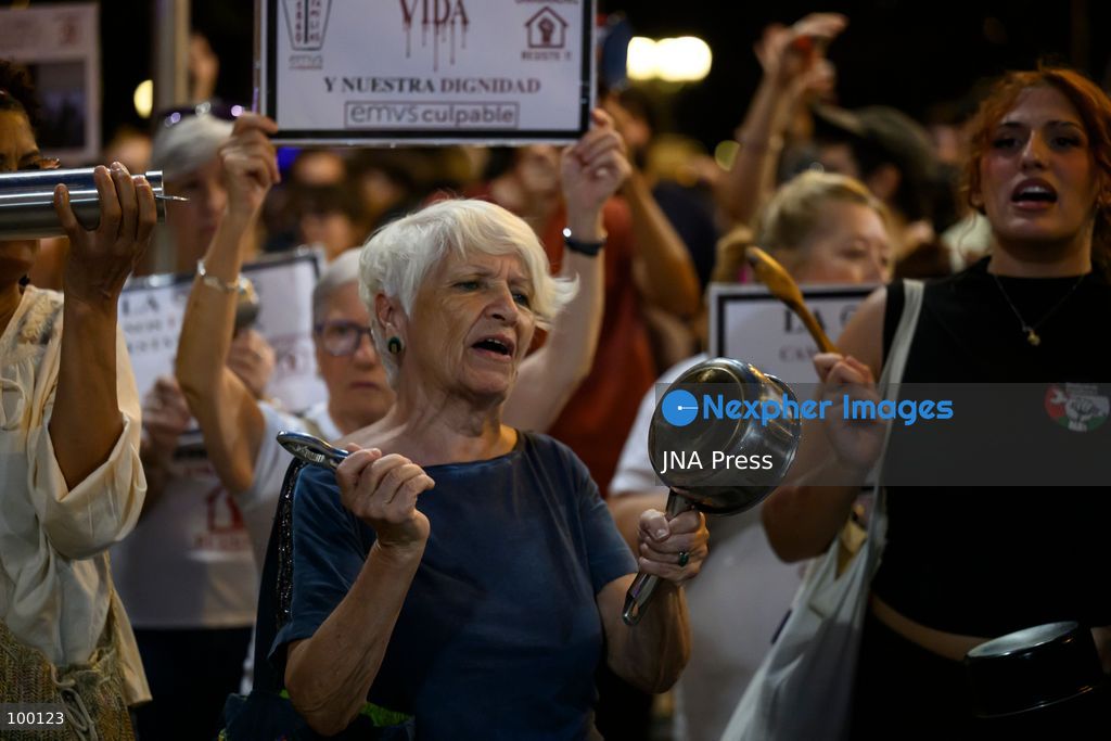 MADRID, SPAIN, OCTOBER 1, 2026: Members of the Sindicato de Inquilinas participate in a casserole protest outside Madrid City Hall, demanding action on housing affordability and tenant protections. The demonstration was organized by the tenants' union as part of a nationwide mobilization calling on lawmakers to approve housing measures, including protections against evictions and changes to rental contracts. Photo by Tomas Calle / JNA Press. (Photo by Tomas Calle/JNA Press via Nexpher Images)