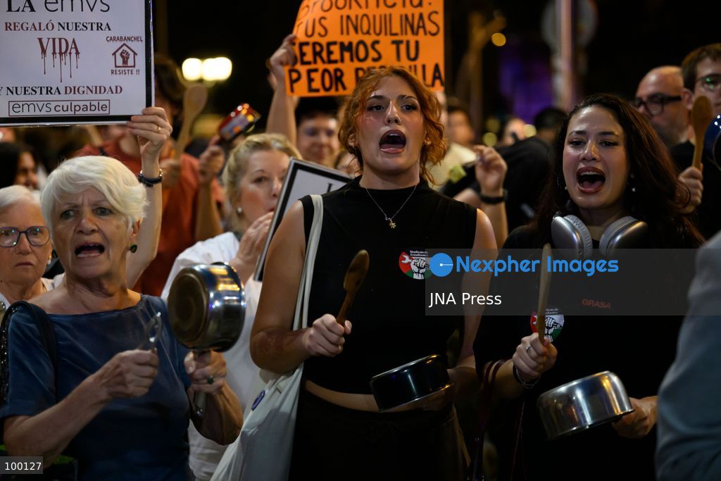 MADRID, SPAIN, OCTOBER 1, 2026: Members of the Sindicato de Inquilinas participate in a casserole protest outside Madrid City Hall, demanding action on housing affordability and tenant protections. The demonstration was organized by the tenants' union as part of a nationwide mobilization calling on lawmakers to approve housing measures, including protections against evictions and changes to rental contracts. Photo by Tomas Calle / JNA Press. (Photo by Tomas Calle/JNA Press via Nexpher Images)