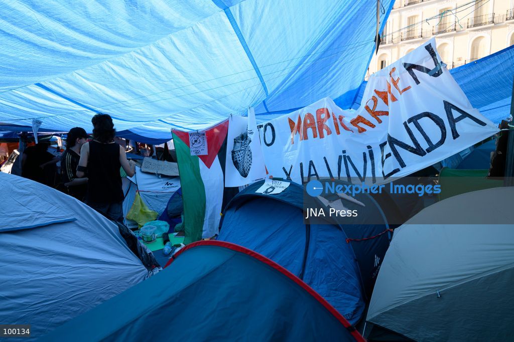 MADRID, SPAIN, OCTOBER 1, 2026: People continue to camp at Puerta del Sol in Madrid on the sixth day of an encampment initially organized by the Sindicato de Inquilinas (Tenants' Union) following the eviction of an 87-year-old woman from her home. Individuals and organizations have joined the protest, which calls for stronger tenant protections, measures to address housing unaffordability and an end to evictions that leave vulnerable residents without alternative accommodation. Photo by Tomas Calle / JNA Press. (Photo by Tomas Calle/JNA Press via Nexpher Images)