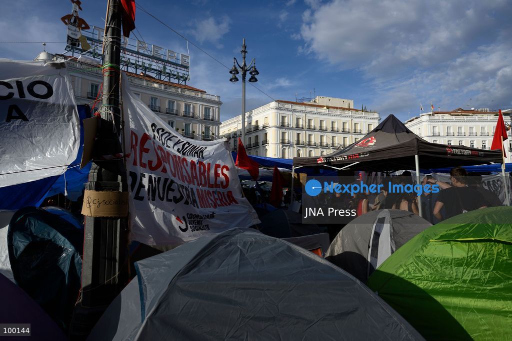 MADRID, SPAIN, OCTOBER 1, 2026: People continue to camp at Puerta del Sol in Madrid on the sixth day of an encampment initially organized by the Sindicato de Inquilinas (Tenants' Union) following the eviction of an 87-year-old woman from her home. Individuals and organizations have joined the protest, which calls for stronger tenant protections, measures to address housing unaffordability and an end to evictions that leave vulnerable residents without alternative accommodation. Photo by Tomas Calle / JNA Press. (Photo by Tomas Calle/JNA Press via Nexpher Images)