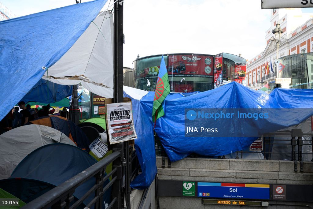 MADRID, SPAIN, OCTOBER 1, 2026: People continue to camp at Puerta del Sol in Madrid on the sixth day of an encampment initially organized by the Sindicato de Inquilinas (Tenants' Union) following the eviction of an 87-year-old woman from her home. Individuals and organizations have joined the protest, which calls for stronger tenant protections, measures to address housing unaffordability and an end to evictions that leave vulnerable residents without alternative accommodation. Photo by Tomas Calle / JNA Press. (Photo by Tomas Calle/JNA Press via Nexpher Images)