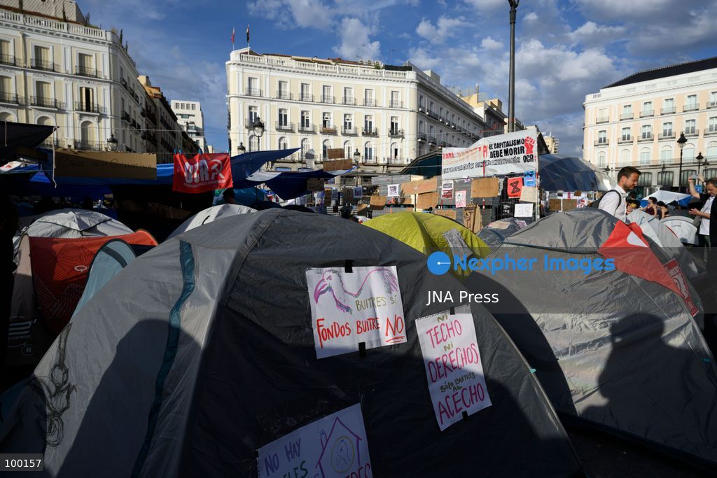 MADRID, SPAIN, OCTOBER 1, 2026: People continue to camp at Puerta del Sol in Madrid on the sixth day of an encampment initially organized by the Sindicato de Inquilinas (Tenants' Union) following the eviction of an 87-year-old woman from her home. Individuals and organizations have joined the protest, which calls for stronger tenant protections, measures to address housing unaffordability and an end to evictions that leave vulnerable residents without alternative accommodation. Photo by Tomas Calle / JNA Press. (Photo by Tomas Calle/JNA Press via Nexpher Images)