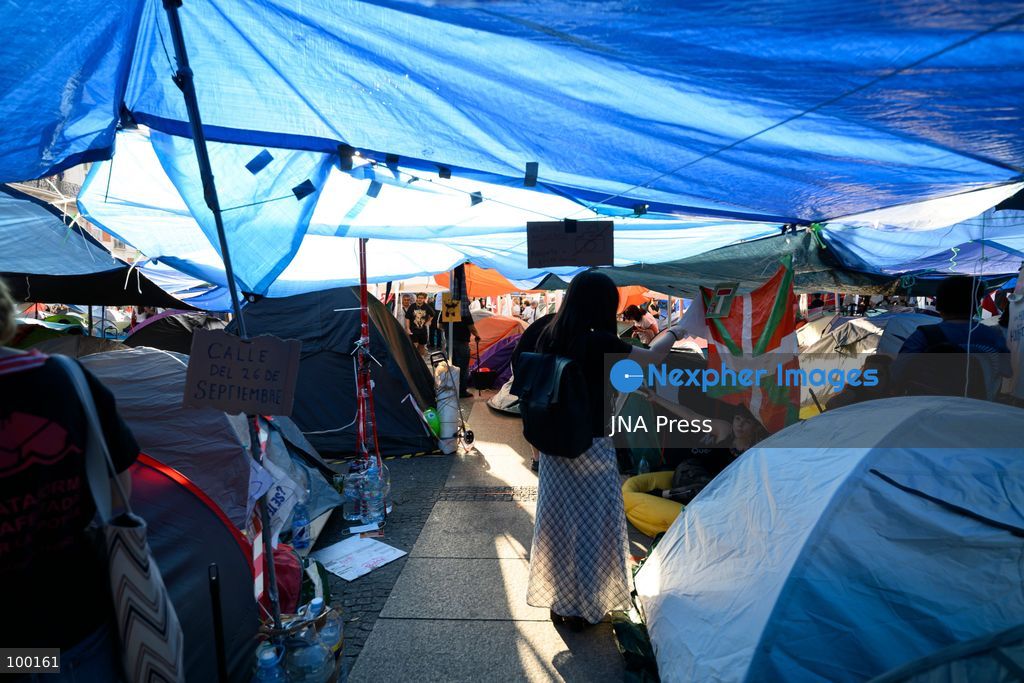 MADRID, SPAIN, OCTOBER 1, 2026: People continue to camp at Puerta del Sol in Madrid on the sixth day of an encampment initially organized by the Sindicato de Inquilinas (Tenants' Union) following the eviction of an 87-year-old woman from her home. Individuals and organizations have joined the protest, which calls for stronger tenant protections, measures to address housing unaffordability and an end to evictions that leave vulnerable residents without alternative accommodation. Photo by Tomas Calle / JNA Press. (Photo by Tomas Calle/JNA Press via Nexpher Images)