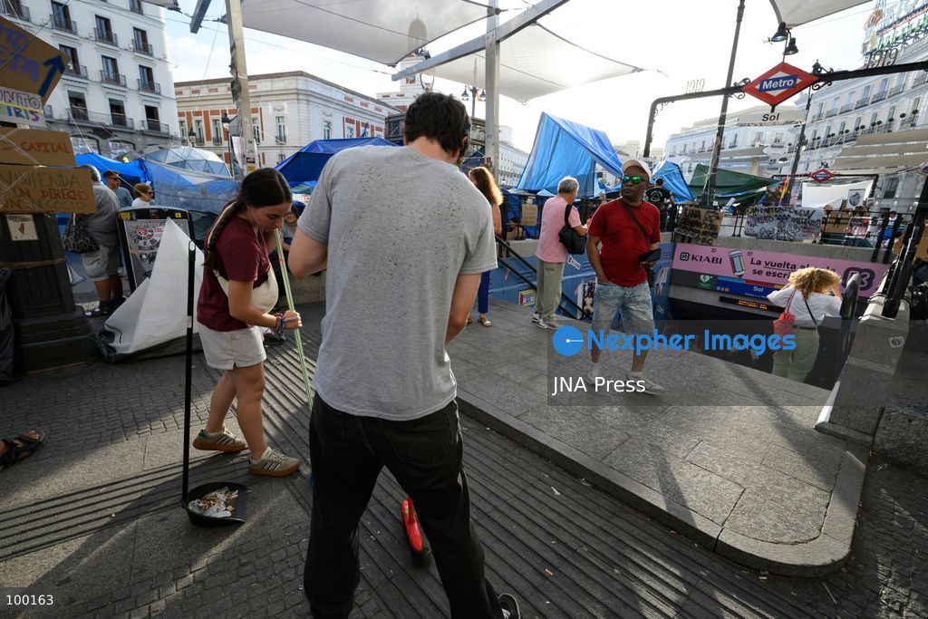 MADRID, SPAIN, OCTOBER 1, 2026: People continue to camp at Puerta del Sol in Madrid on the sixth day of an encampment initially organized by the Sindicato de Inquilinas (Tenants' Union) following the eviction of an 87-year-old woman from her home. Individuals and organizations have joined the protest, which calls for stronger tenant protections, measures to address housing unaffordability and an end to evictions that leave vulnerable residents without alternative accommodation. Photo by Tomas Calle / JNA Press. (Photo by Tomas Calle/JNA Press via Nexpher Images)