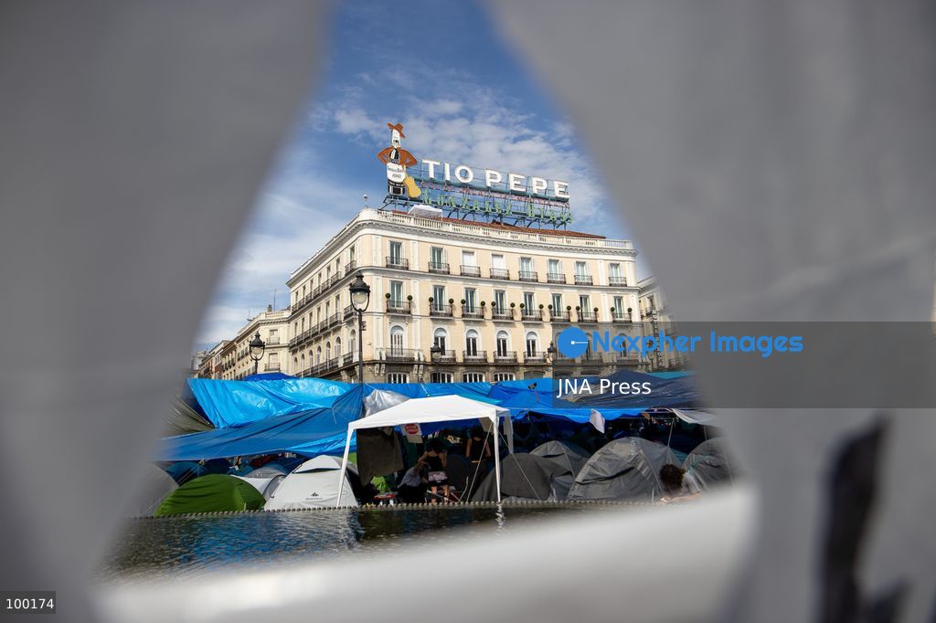 MADRID, SPAIN, OCTOBER 1, 2026: Hundreds of tents remain at Puerta del Sol on the sixth day of a housing rights encampment organized by housing activists following the eviction of Maricarmen Abascal, an 87-year-old woman who was forced to leave her rented home in Madrid after living there for 71 years. The encampment, initially called by the Sindicato de Inquilinas (Tenants' Union), has grown as individuals and organizations join the protest demanding stronger tenant protections and measures to address Spain's housing crisis. Photo by C. Carvajal / JNA Press. (Photo by C. Carvajal/JNA Press via Nexpher Images)