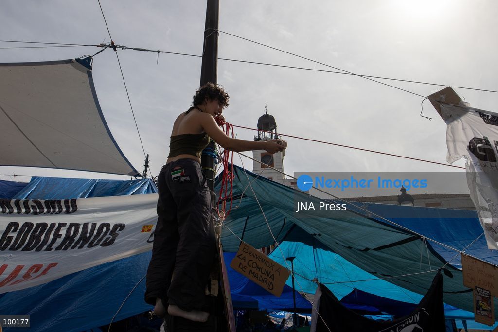 MADRID, SPAIN, OCTOBER 1, 2026: Hundreds of tents remain at Puerta del Sol on the sixth day of a housing rights encampment organized by housing activists following the eviction of Maricarmen Abascal, an 87-year-old woman who was forced to leave her rented home in Madrid after living there for 71 years. The encampment, initially called by the Sindicato de Inquilinas (Tenants' Union), has grown as individuals and organizations join the protest demanding stronger tenant protections and measures to address Spain's housing crisis. Photo by C. Carvajal / JNA Press. (Photo by C. Carvajal/JNA Press via Nexpher Images)