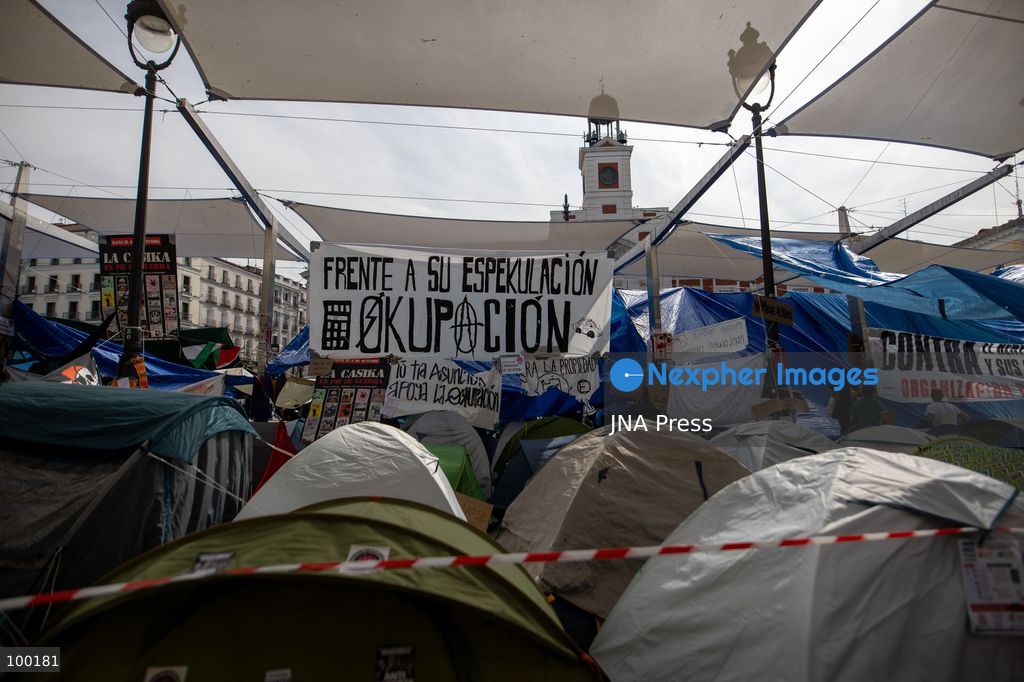 MADRID, SPAIN, OCTOBER 1, 2026: Hundreds of tents remain at Puerta del Sol on the sixth day of a housing rights encampment organized by housing activists following the eviction of Maricarmen Abascal, an 87-year-old woman who was forced to leave her rented home in Madrid after living there for 71 years. The encampment, initially called by the Sindicato de Inquilinas (Tenants' Union), has grown as individuals and organizations join the protest demanding stronger tenant protections and measures to address Spain's housing crisis. Photo by C. Carvajal / JNA Press. (Photo by C. Carvajal/JNA Press via Nexpher Images)
