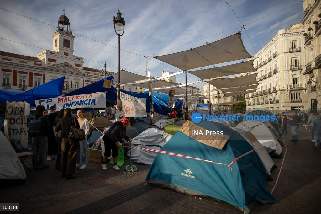 MADRID, SPAIN, OCTOBER 1, 2026: Hundreds of tents remain at Puerta del Sol on the sixth day of a housing rights encampment organized by housing activists following the eviction of Maricarmen Abascal, an 87-year-old woman who was forced to leave her rented home in Madrid after living there for 71 years. The encampment, initially called by the Sindicato de Inquilinas (Tenants' Union), has grown as individuals and organizations join the protest demanding stronger tenant protections and measures to address Spain's housing crisis. Photo by C. Carvajal / JNA Press. (Photo by C. Carvajal/JNA Press via Nexpher Images)