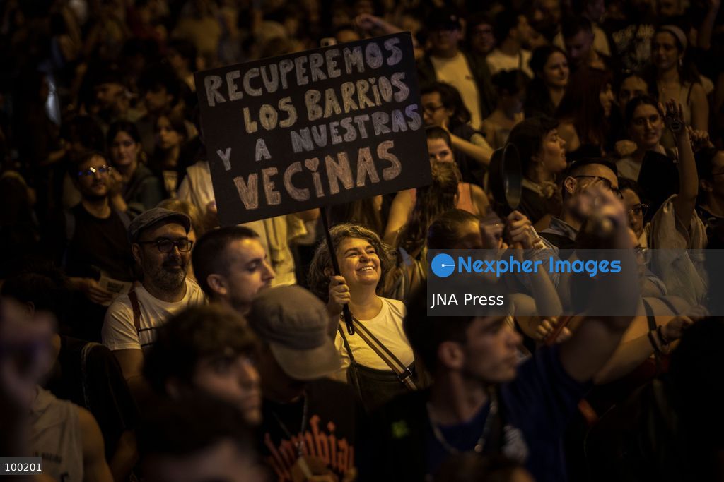 MADRID, SPAIN, OCTOBER 1, 2026: Hundreds of housing rights protesters demonstrate outside Madrid City Hall on the sixth day of an encampment at Puerta del Sol, opposing real estate speculation and calling for greater access to affordable housing. The protest reflects growing concerns over housing affordability and tenant protections amid Spain's ongoing housing crisis. The encampment was initially organized by the Sindicato de Inquilinas (Tenants' Union) following the eviction of an elderly woman from her home in Madrid. Photo by Jairo Martin / JNA Press. (Photo by Jairo Vargas MartÃ­n/JNA Press via Nexpher Images)