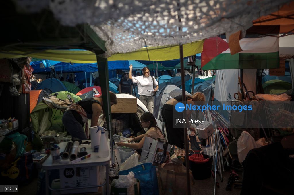 MADRID, SPAIN, SEPTEMBER 29, 2026: Housing rights activists continue their encampment at Puerta del Sol in central Madrid for a fourth day, with hundreds of tents occupying the square. The protest began following a demonstration against the eviction of 87-year-old Maricarmen Abascal from the home where she had lived for more than 70 years. Although an agreement was reached for Abascal to return to her home, protesters continued their encampment, demanding broader measures to address Spain's housing crisis and strengthen tenant protections. Photo by Jairo Martin / JNA Press (Photo by Jairo Vargas MartÃn/JNA Press via Nexpher Images)