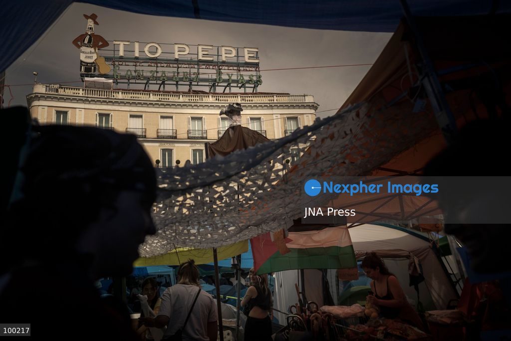 MADRID, SPAIN, SEPTEMBER 29, 2026: Housing rights activists continue their encampment at Puerta del Sol in central Madrid for a fourth day, with hundreds of tents occupying the square. The protest began following a demonstration against the eviction of 87-year-old Maricarmen Abascal from the home where she had lived for more than 70 years. Although an agreement was reached for Abascal to return to her home, protesters continued their encampment, demanding broader measures to address Spain's housing crisis and strengthen tenant protections. Photo by Jairo Martin / JNA Press (Photo by Jairo Vargas MartÃn/JNA Press via Nexpher Images)