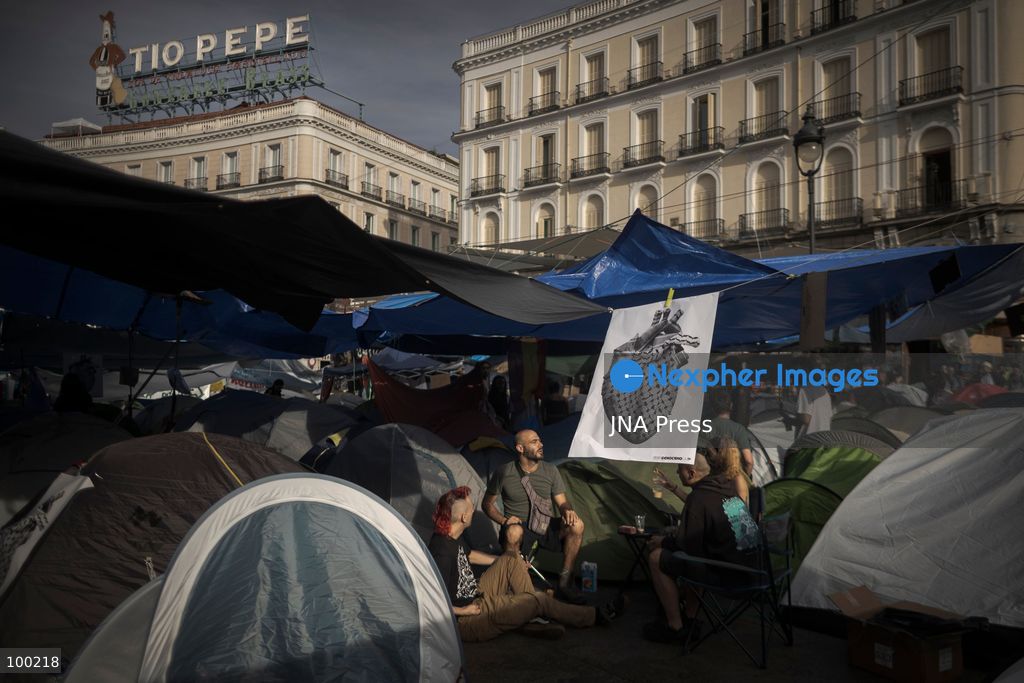 MADRID, SPAIN, SEPTEMBER 29, 2026: Housing rights activists continue their encampment at Puerta del Sol in central Madrid for a fourth day, with hundreds of tents occupying the square. The protest began following a demonstration against the eviction of 87-year-old Maricarmen Abascal from the home where she had lived for more than 70 years. Although an agreement was reached for Abascal to return to her home, protesters continued their encampment, demanding broader measures to address Spain's housing crisis and strengthen tenant protections. Photo by Jairo Martin / JNA Press (Photo by Jairo Vargas MartÃn/JNA Press via Nexpher Images)