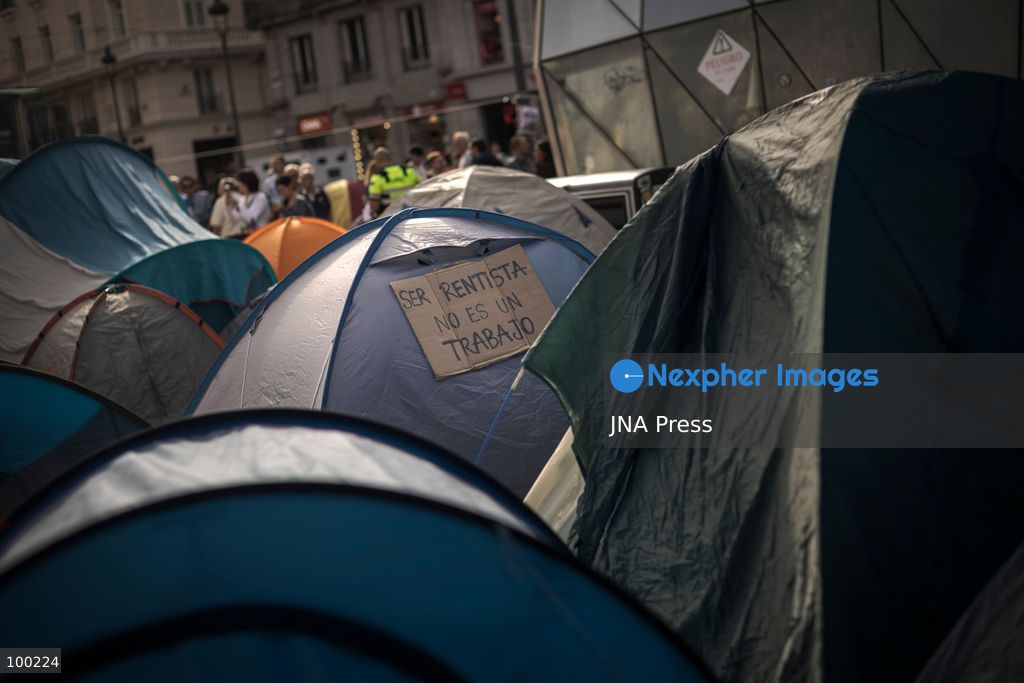 MADRID, SPAIN, SEPTEMBER 29, 2026: Housing rights activists continue their encampment at Puerta del Sol in central Madrid for a fourth day, with hundreds of tents occupying the square. The protest began following a demonstration against the eviction of 87-year-old Maricarmen Abascal from the home where she had lived for more than 70 years. Although an agreement was reached for Abascal to return to her home, protesters continued their encampment, demanding broader measures to address Spain's housing crisis and strengthen tenant protections. Photo by Jairo Martin / JNA Press (Photo by Jairo Vargas MartÃn/JNA Press via Nexpher Images)