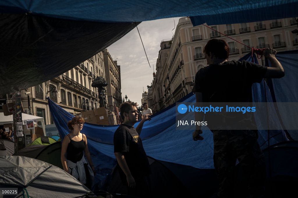 MADRID, SPAIN, SEPTEMBER 29, 2026: Housing rights activists continue their encampment at Puerta del Sol in central Madrid for a fourth day, with hundreds of tents occupying the square. The protest began following a demonstration against the eviction of 87-year-old Maricarmen Abascal from the home where she had lived for more than 70 years. Although an agreement was reached for Abascal to return to her home, protesters continued their encampment, demanding broader measures to address Spain's housing crisis and strengthen tenant protections. Photo by Jairo Martin / JNA Press (Photo by Jairo Vargas MartÃn/JNA Press via Nexpher Images)