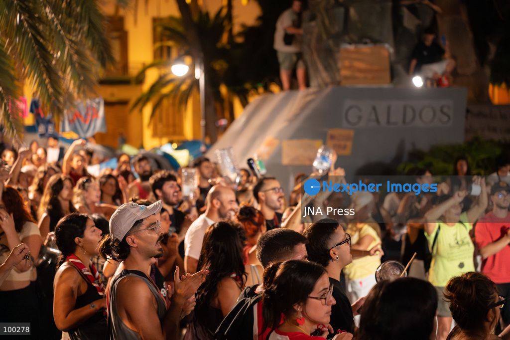 LAS PALMAS DE GRAN CANARIA, SPAIN, OCTOBER 1, 2026: People continue to camp in Plaza de la Feria in Las Palmas de Gran Canaria on the third day of a protest demanding greater access to affordable housing. The encampment is part of broader mobilizations over Spain's housing crisis, with protesters calling for measures to curb rising rents and real estate speculation and improve housing security. Housing protests and encampments have also taken place in other Spanish cities, including Madrid, where demonstrations followed the eviction of 87-year-old Maricarmen Abascal from her home. Photo by Alex Basha / JNA Press. (Photo by Alex Basha/JNA Press via Nexpher Images)