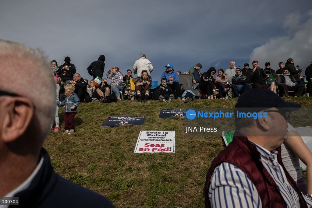 PORTADOWN, NORTHERN IRELAND, OCTOBER 1, 2026: Residents of the Garvaghy Road community gather in Portadown amid an ongoing dispute over a proposed Orange Order march through the area. Following several days of talks involving the Orange Order, the Police Service of Northern Ireland (PSNI) and community representatives, residents spend time together with family and friends, with music and chanting. The dispute remained unresolved as negotiations continued over the controversial parade route. Photo by Nadia Caimi / JNA Press. (Photo by Nadia Caimi/JNA Press via Nexpher Images)