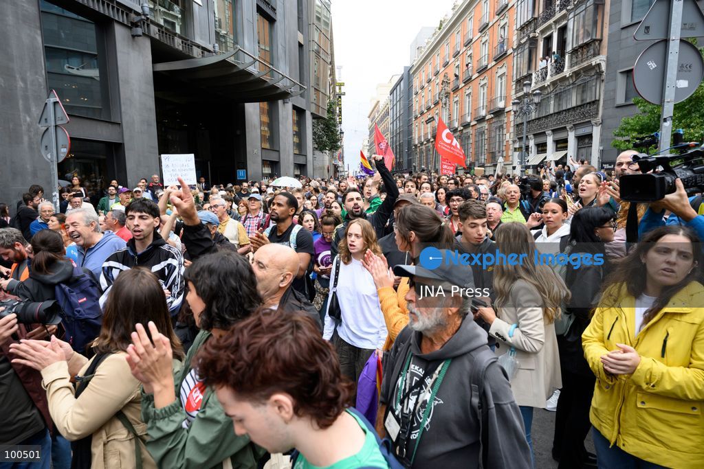 MADRID, SPAIN, OCTOBER 2, 2026: Members and supporters of the Sindicato de Inquilinas e Inquilinos de Madrid take part in a demonstration outside the Congress of Deputies as lawmakers debate and vote on two government housing decrees aimed at strengthening tenant protections and increasing affordable housing supply. Photo by Tomas Calle / JNA Press. (Photo by Tomas Calle/JNA Press via Nexpher Images)