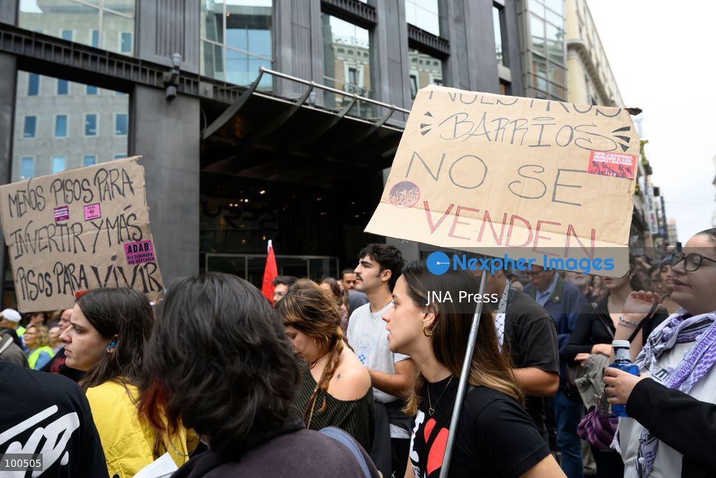MADRID, SPAIN, OCTOBER 2, 2026: Members and supporters of the Sindicato de Inquilinas e Inquilinos de Madrid take part in a demonstration outside the Congress of Deputies as lawmakers debate and vote on two government housing decrees aimed at strengthening tenant protections and increasing affordable housing supply. Photo by Tomas Calle / JNA Press. (Photo by Tomas Calle/JNA Press via Nexpher Images)
