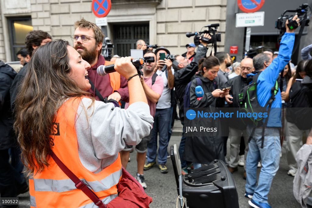 MADRID, SPAIN, OCTOBER 2, 2026: Members and supporters of the Sindicato de Inquilinas e Inquilinos de Madrid take part in a demonstration outside the Congress of Deputies as lawmakers debate and vote on two government housing decrees aimed at strengthening tenant protections and increasing affordable housing supply. Photo by Tomas Calle / JNA Press. (Photo by Tomas Calle/JNA Press via Nexpher Images)