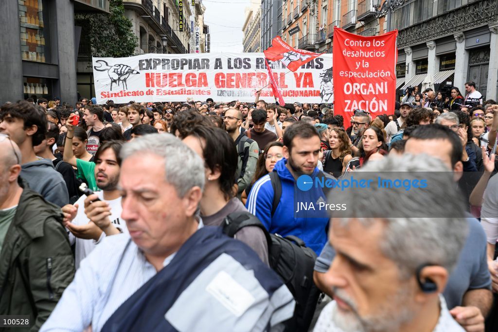 MADRID, SPAIN, OCTOBER 2, 2026: Members and supporters of the Sindicato de Inquilinas e Inquilinos de Madrid take part in a demonstration outside the Congress of Deputies as lawmakers debate and vote on two government housing decrees aimed at strengthening tenant protections and increasing affordable housing supply. Photo by Tomas Calle / JNA Press. (Photo by Tomas Calle/JNA Press via Nexpher Images)