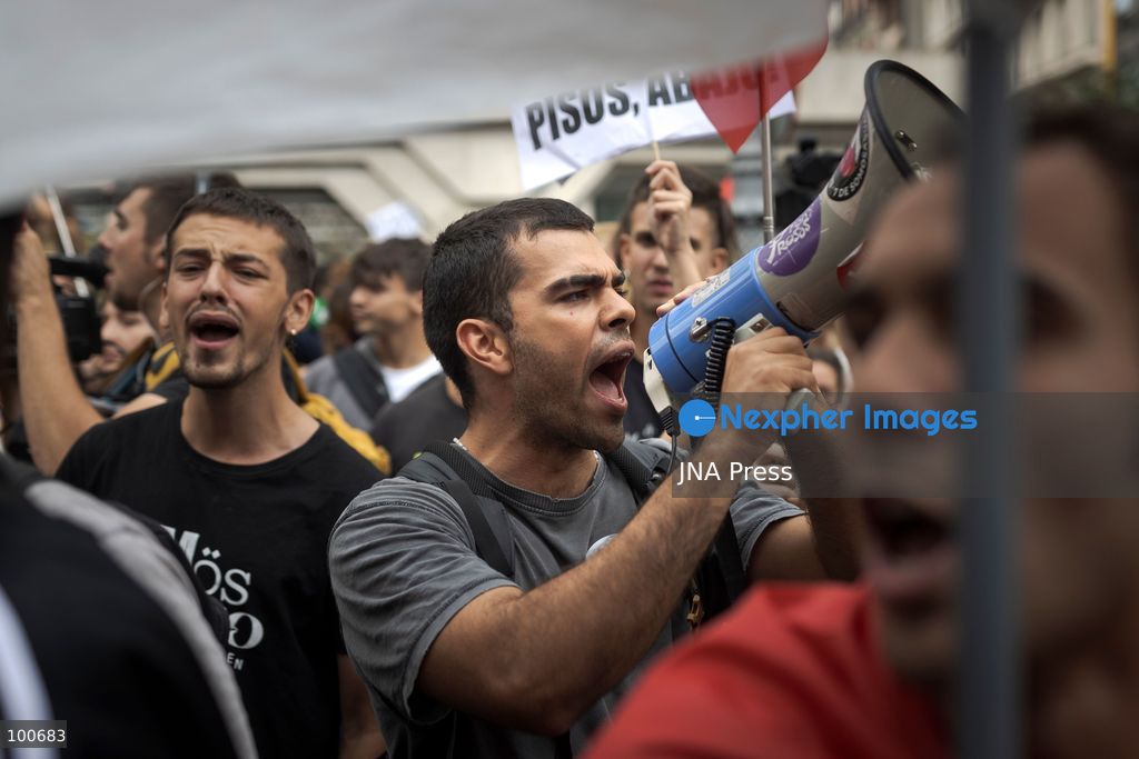 MADRID, SPAIN, OCTOBER 2, 2026: Members and supporters of the Sindicato de Inquilinas e Inquilinos de Madrid demonstrate outside the Spanish Congress of Deputies as lawmakers debate and vote on two government housing decrees. Protesters marched from their encampment at Puerta del Sol to demand approval of measures including stronger protections against evictions and changes to rental regulations. Both decrees were rejected by parliament, as housing activists continued their mobilization in Madrid and other Spanish cities. Photo by Jairo Vargas Martín (Photo by Jairo Vargas MartÃn/JNA Press via Nexpher Images)