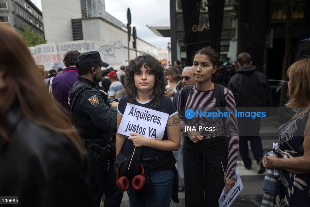 MADRID, SPAIN, OCTOBER 2, 2026: Members and supporters of the Sindicato de Inquilinas e Inquilinos de Madrid demonstrate outside the Spanish Congress of Deputies as lawmakers debate and vote on two government housing decrees. Protesters marched from their encampment at Puerta del Sol to demand approval of measures including stronger protections against evictions and changes to rental regulations. Both decrees were rejected by parliament, as housing activists continued their mobilization in Madrid and other Spanish cities. Photo by Jairo Vargas Martín (Photo by Jairo Vargas MartÃn/JNA Press via Nexpher Images)