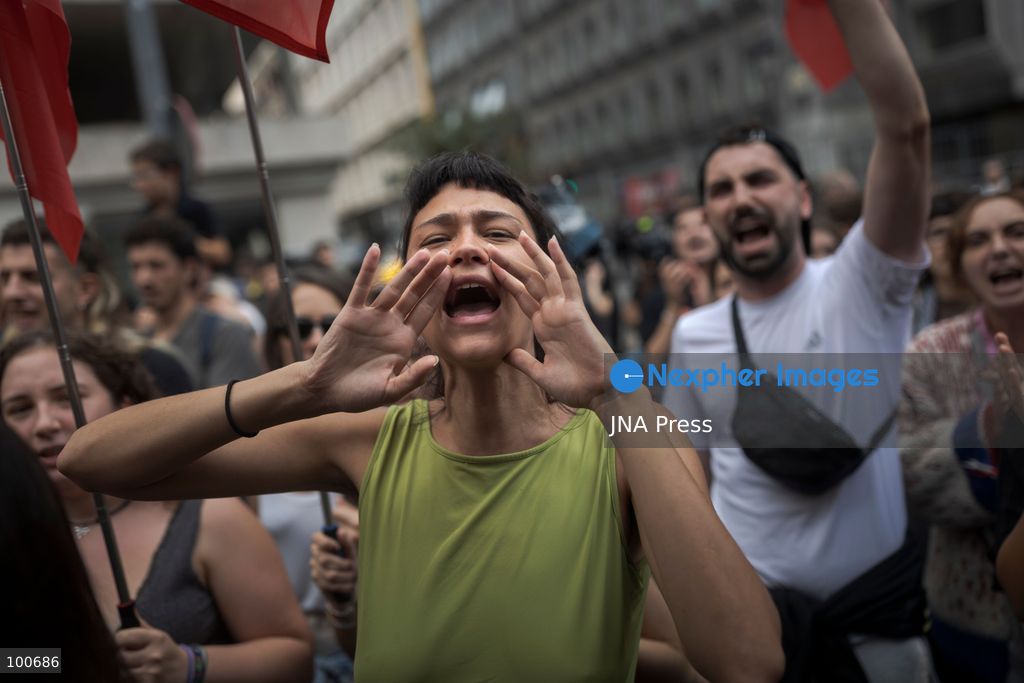 MADRID, SPAIN, OCTOBER 2, 2026: Members and supporters of the Sindicato de Inquilinas e Inquilinos de Madrid demonstrate outside the Spanish Congress of Deputies as lawmakers debate and vote on two government housing decrees. Protesters marched from their encampment at Puerta del Sol to demand approval of measures including stronger protections against evictions and changes to rental regulations. Both decrees were rejected by parliament, as housing activists continued their mobilization in Madrid and other Spanish cities. Photo by Jairo Vargas Martín (Photo by Jairo Vargas MartÃ­n/JNA Press via Nexpher Images)