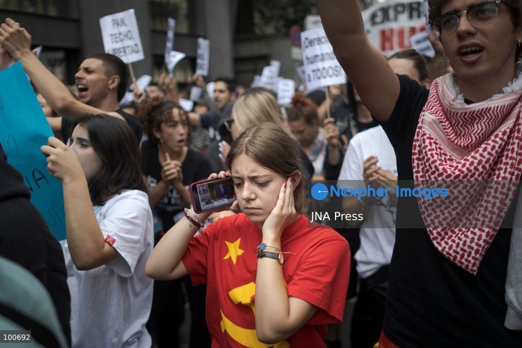 MADRID, SPAIN, OCTOBER 2, 2026: Members and supporters of the Sindicato de Inquilinas e Inquilinos de Madrid demonstrate outside the Spanish Congress of Deputies as lawmakers debate and vote on two government housing decrees. Protesters marched from their encampment at Puerta del Sol to demand approval of measures including stronger protections against evictions and changes to rental regulations. Both decrees were rejected by parliament, as housing activists continued their mobilization in Madrid and other Spanish cities. Photo by Jairo Vargas Martín (Photo by Jairo Vargas MartÃn/JNA Press via Nexpher Images)