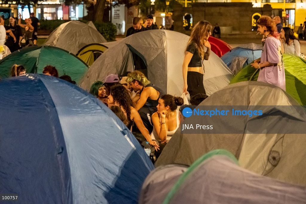 BARCELONA, SPAIN, OCTOBER 1, 2026: Housing activists spend a second day at an encampment in Placa de Catalunya in central Barcelona in solidarity with the housing protest at Puerta del Sol in Madrid. Around 50 tents were set up at the Barcelona camp as participants continued to demand stronger housing protections and measures against evictions ahead of a parliamentary vote on government housing decrees. Photo by Miguel Galmes / JNA Press. (Photo by Miguel Galmés/JNA Press via Nexpher Images)