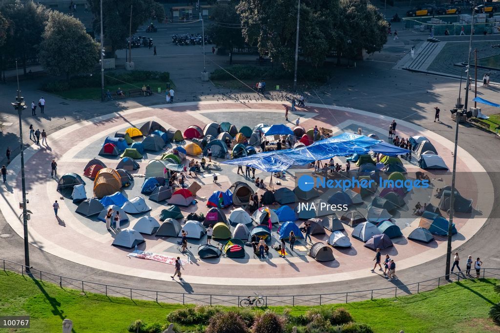 BARCELONA, SPAIN, OCTOBER 1, 2026: Housing activists spend a second day at an encampment in Placa de Catalunya in central Barcelona in solidarity with the housing protest at Puerta del Sol in Madrid. Around 50 tents were set up at the Barcelona camp as participants continued to demand stronger housing protections and measures against evictions ahead of a parliamentary vote on government housing decrees. Photo by Miguel Galmes / JNA Press. (Photo by Miguel Galmés/JNA Press via Nexpher Images)