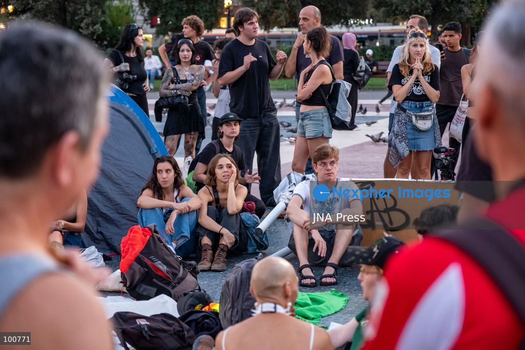 BARCELONA, SPAIN, OCTOBER 1, 2026: Housing activists spend a second day at an encampment in Placa de Catalunya in central Barcelona in solidarity with the housing protest at Puerta del Sol in Madrid. Around 50 tents were set up at the Barcelona camp as participants continued to demand stronger housing protections and measures against evictions ahead of a parliamentary vote on government housing decrees. Photo by Miguel Galmes / JNA Press. (Photo by Miguel Galmés/JNA Press via Nexpher Images)