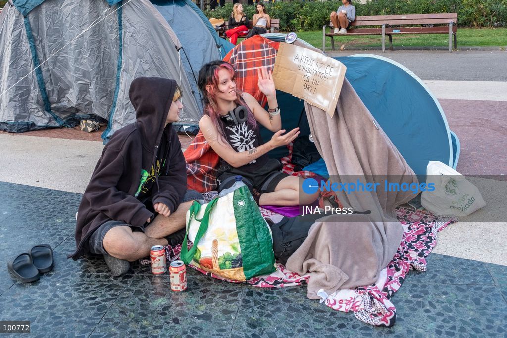 BARCELONA, SPAIN, OCTOBER 1, 2026: Housing activists spend a second day at an encampment in Placa de Catalunya in central Barcelona in solidarity with the housing protest at Puerta del Sol in Madrid. Around 50 tents were set up at the Barcelona camp as participants continued to demand stronger housing protections and measures against evictions ahead of a parliamentary vote on government housing decrees. Photo by Miguel Galmes / JNA Press. (Photo by Miguel Galmés/JNA Press via Nexpher Images)