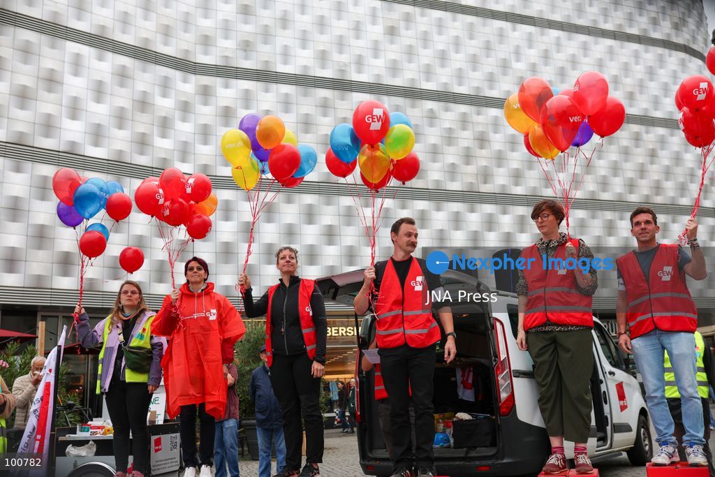 LEIPZIG, GERMANY, OCTOBER 2, 2026: Families, childcare workers and educators demonstrate in Leipzig over staffing, funding and working conditions at daycare centres and after-school care facilities. Parents and children joined childcare employees as protesters marched through the city calling attention to concerns over the availability and quality of childcare services in Leipzig and the wider state of Saxony. Photo by Maria Castro / JNA Press. (Photo by Maria Castro/JNA Press via Nexpher Images)