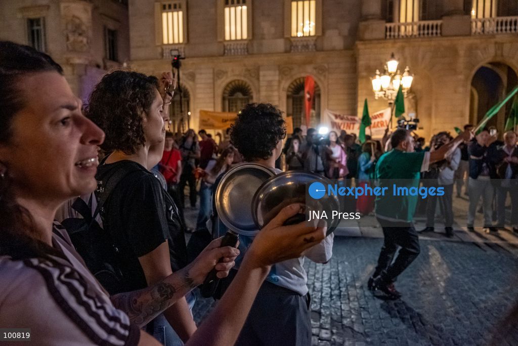 BARCELONA, SPAIN, OCTOBER 1, 2026: Hundreds of housing protesters gather in Placa Sant Jaume outside Barcelona City Hall to demand that lawmakers approve two government housing decrees ahead of a vote in the Spanish Congress of Deputies. The measures, promoted following nationwide protests over the eviction of Madrid resident Maricarmen Abascal, included stronger protections against evictions and changes to rental regulations. After the demonstration, participants headed to Placa de Catalunya to join an ongoing housing encampment. Photo by Miguel Galmes / JNA Press. (Photo by Miguel Galmés/JNA Press via Nexpher Images)