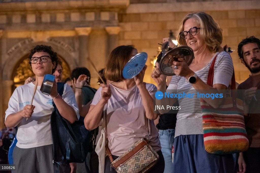 BARCELONA, SPAIN, OCTOBER 1, 2026: Hundreds of housing protesters gather in Placa Sant Jaume outside Barcelona City Hall to demand that lawmakers approve two government housing decrees ahead of a vote in the Spanish Congress of Deputies. The measures, promoted following nationwide protests over the eviction of Madrid resident Maricarmen Abascal, included stronger protections against evictions and changes to rental regulations. After the demonstration, participants headed to Placa de Catalunya to join an ongoing housing encampment. Photo by Miguel Galmes / JNA Press. (Photo by Miguel Galmés/JNA Press via Nexpher Images)