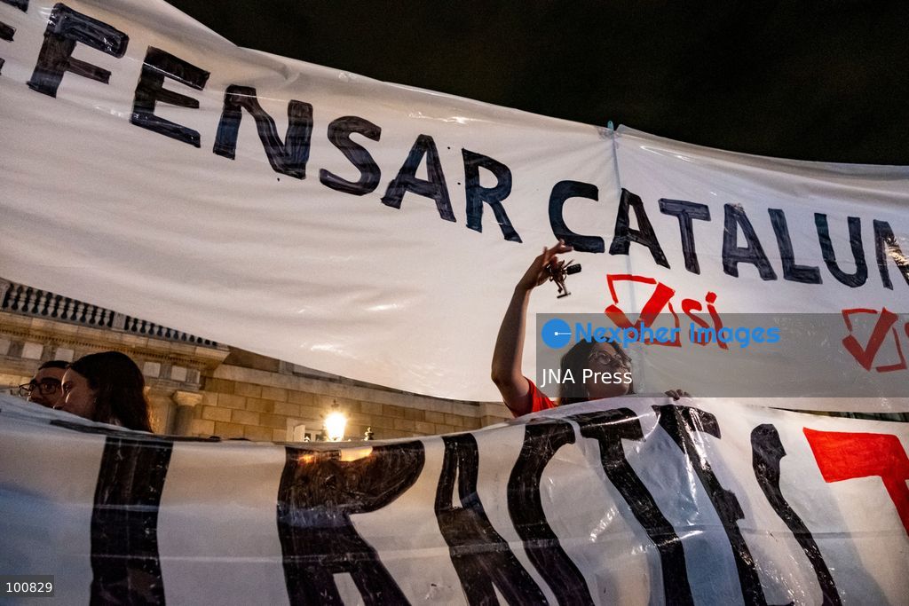 BARCELONA, SPAIN, OCTOBER 1, 2026: Hundreds of housing protesters gather in Placa Sant Jaume outside Barcelona City Hall to demand that lawmakers approve two government housing decrees ahead of a vote in the Spanish Congress of Deputies. The measures, promoted following nationwide protests over the eviction of Madrid resident Maricarmen Abascal, included stronger protections against evictions and changes to rental regulations. After the demonstration, participants headed to Placa de Catalunya to join an ongoing housing encampment. Photo by Miguel Galmes / JNA Press. (Photo by Miguel Galmés/JNA Press via Nexpher Images)