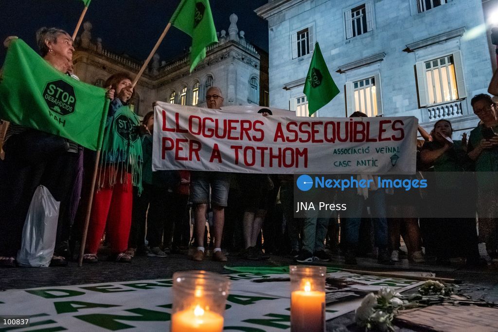 BARCELONA, SPAIN, OCTOBER 1, 2026: Hundreds of housing protesters gather in Placa Sant Jaume outside Barcelona City Hall to demand that lawmakers approve two government housing decrees ahead of a vote in the Spanish Congress of Deputies. The measures, promoted following nationwide protests over the eviction of Madrid resident Maricarmen Abascal, included stronger protections against evictions and changes to rental regulations. After the demonstration, participants headed to Placa de Catalunya to join an ongoing housing encampment. Photo by Miguel Galmes / JNA Press. (Photo by Miguel Galmés/JNA Press via Nexpher Images)