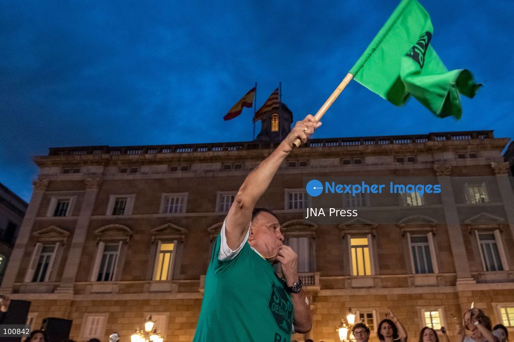 BARCELONA, SPAIN, OCTOBER 1, 2026: Hundreds of housing protesters gather in Placa Sant Jaume outside Barcelona City Hall to demand that lawmakers approve two government housing decrees ahead of a vote in the Spanish Congress of Deputies. The measures, promoted following nationwide protests over the eviction of Madrid resident Maricarmen Abascal, included stronger protections against evictions and changes to rental regulations. After the demonstration, participants headed to Placa de Catalunya to join an ongoing housing encampment. Photo by Miguel Galmes / JNA Press. (Photo by Miguel Galmés/JNA Press via Nexpher Images)