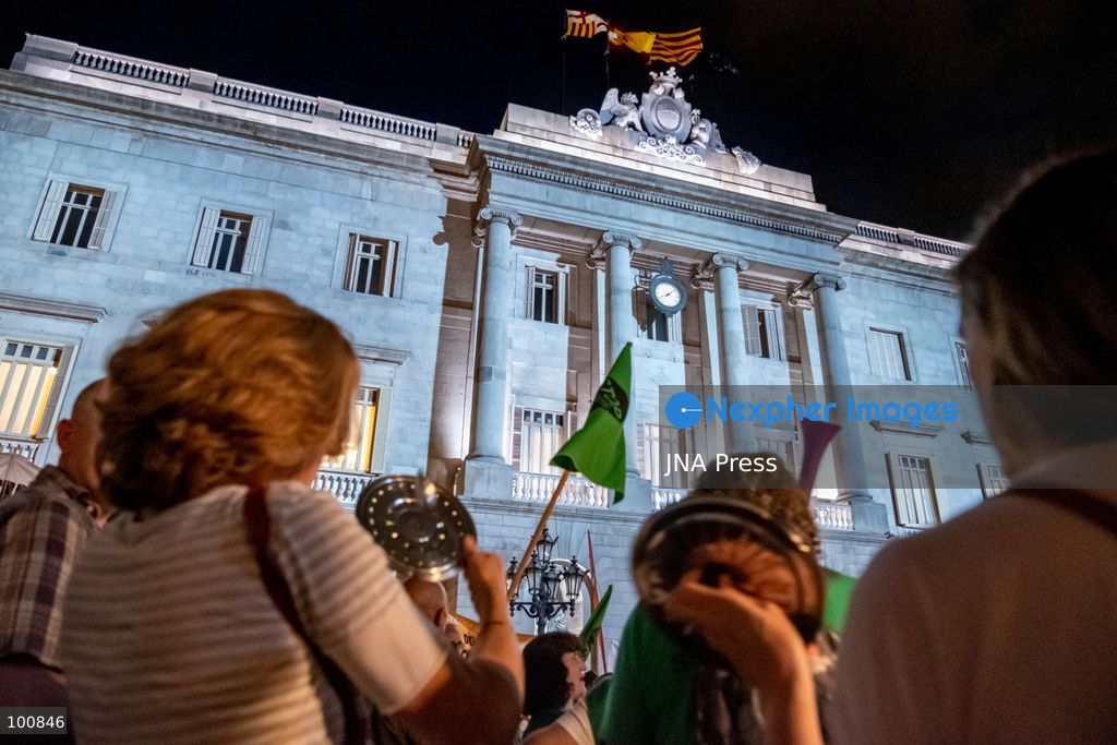 BARCELONA, SPAIN, OCTOBER 1, 2026: Hundreds of housing protesters gather in Placa Sant Jaume outside Barcelona City Hall to demand that lawmakers approve two government housing decrees ahead of a vote in the Spanish Congress of Deputies. The measures, promoted following nationwide protests over the eviction of Madrid resident Maricarmen Abascal, included stronger protections against evictions and changes to rental regulations. After the demonstration, participants headed to Placa de Catalunya to join an ongoing housing encampment. Photo by Miguel Galmes / JNA Press. (Photo by Miguel Galmés/JNA Press via Nexpher Images)