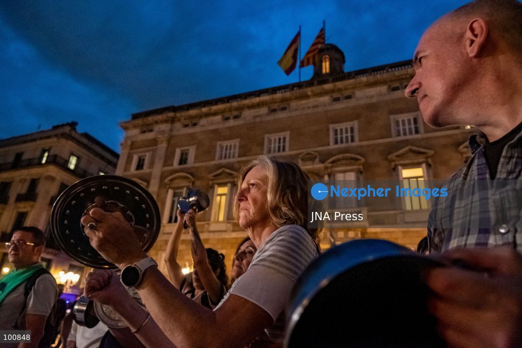 BARCELONA, SPAIN, OCTOBER 1, 2026: Hundreds of housing protesters gather in Placa Sant Jaume outside Barcelona City Hall to demand that lawmakers approve two government housing decrees ahead of a vote in the Spanish Congress of Deputies. The measures, promoted following nationwide protests over the eviction of Madrid resident Maricarmen Abascal, included stronger protections against evictions and changes to rental regulations. After the demonstration, participants headed to Placa de Catalunya to join an ongoing housing encampment. Photo by Miguel Galmes / JNA Press. (Photo by Miguel Galmés/JNA Press via Nexpher Images)
