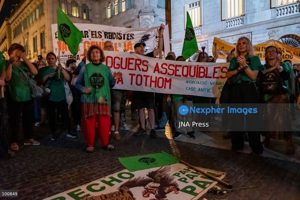BARCELONA, SPAIN, OCTOBER 1, 2026: Hundreds of housing protesters gather in Placa Sant Jaume outside Barcelona City Hall to demand that lawmakers approve two government housing decrees ahead of a vote in the Spanish Congress of Deputies. The measures, promoted following nationwide protests over the eviction of Madrid resident Maricarmen Abascal, included stronger protections against evictions and changes to rental regulations. After the demonstration, participants headed to Placa de Catalunya to join an ongoing housing encampment. Photo by Miguel Galmes / JNA Press. (Photo by Miguel Galmés/JNA Press via Nexpher Images)