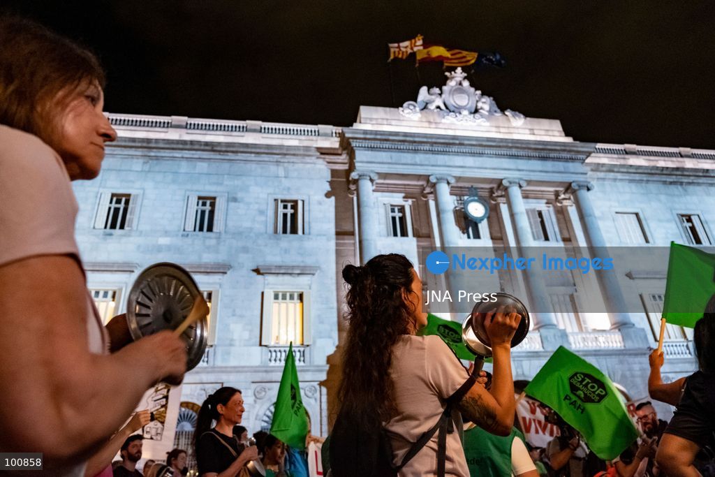 BARCELONA, SPAIN, OCTOBER 1, 2026: Hundreds of housing protesters gather in Placa Sant Jaume outside Barcelona City Hall to demand that lawmakers approve two government housing decrees ahead of a vote in the Spanish Congress of Deputies. The measures, promoted following nationwide protests over the eviction of Madrid resident Maricarmen Abascal, included stronger protections against evictions and changes to rental regulations. After the demonstration, participants headed to Placa de Catalunya to join an ongoing housing encampment. Photo by Miguel Galmes / JNA Press. (Photo by Miguel Galmés/JNA Press via Nexpher Images)