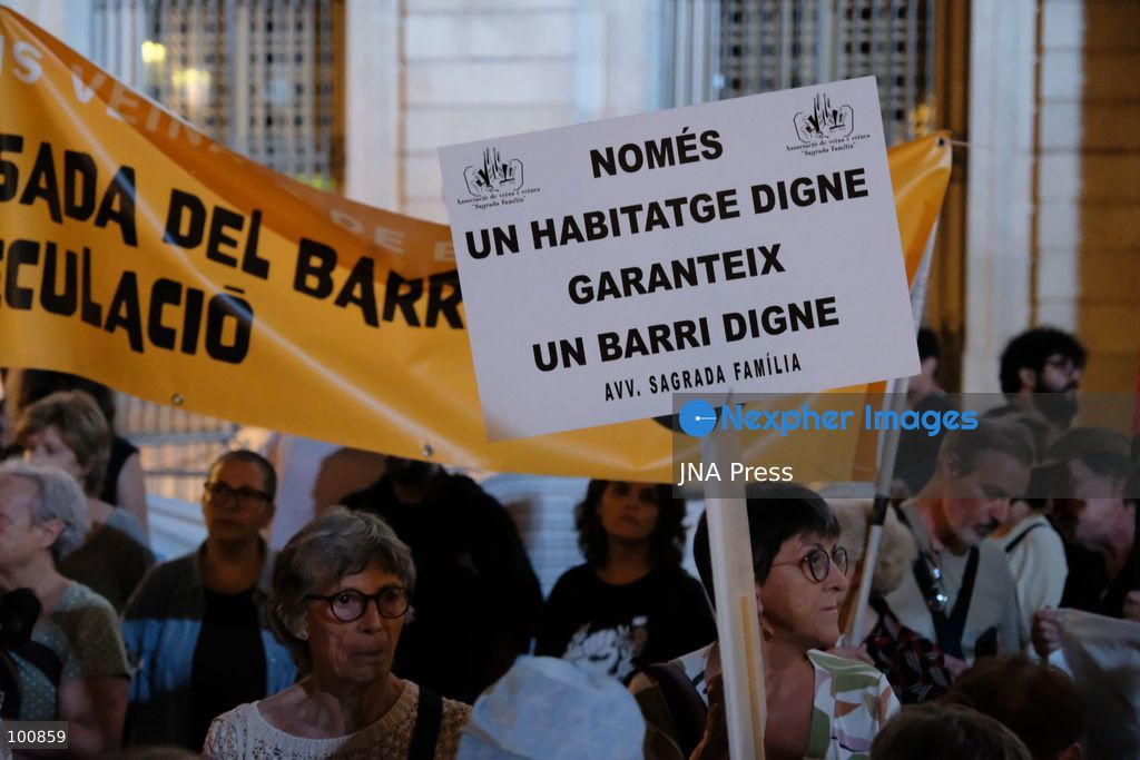 BARCELONA, SPAIN, OCTOBER 1, 2026: Hundreds of housing protesters gather in Placa Sant Jaume outside Barcelona City Hall to demand that lawmakers approve two government housing decrees ahead of a vote in the Spanish Congress of Deputies. The measures, promoted following nationwide protests over the eviction of Madrid resident Maricarmen Abascal, included stronger protections against evictions and changes to rental regulations. After the demonstration, participants headed to Placa de Catalunya to join an ongoing housing encampment. Photo by Miguel Galmes / JNA Press. (Photo by Miguel Galmés/JNA Press via Nexpher Images)