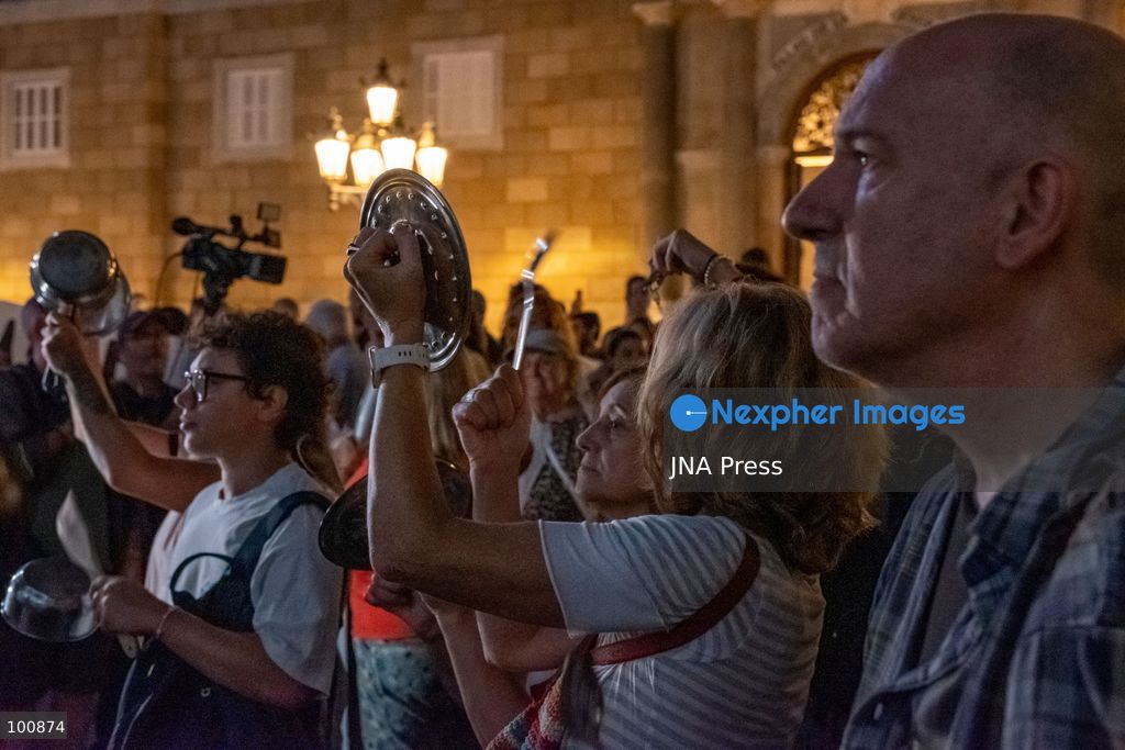 BARCELONA, SPAIN, OCTOBER 1, 2026: Hundreds of housing protesters gather in Placa Sant Jaume outside Barcelona City Hall to demand that lawmakers approve two government housing decrees ahead of a vote in the Spanish Congress of Deputies. The measures, promoted following nationwide protests over the eviction of Madrid resident Maricarmen Abascal, included stronger protections against evictions and changes to rental regulations. After the demonstration, participants headed to Placa de Catalunya to join an ongoing housing encampment. Photo by Miguel Galmes / JNA Press. (Photo by Miguel Galmés/JNA Press via Nexpher Images)