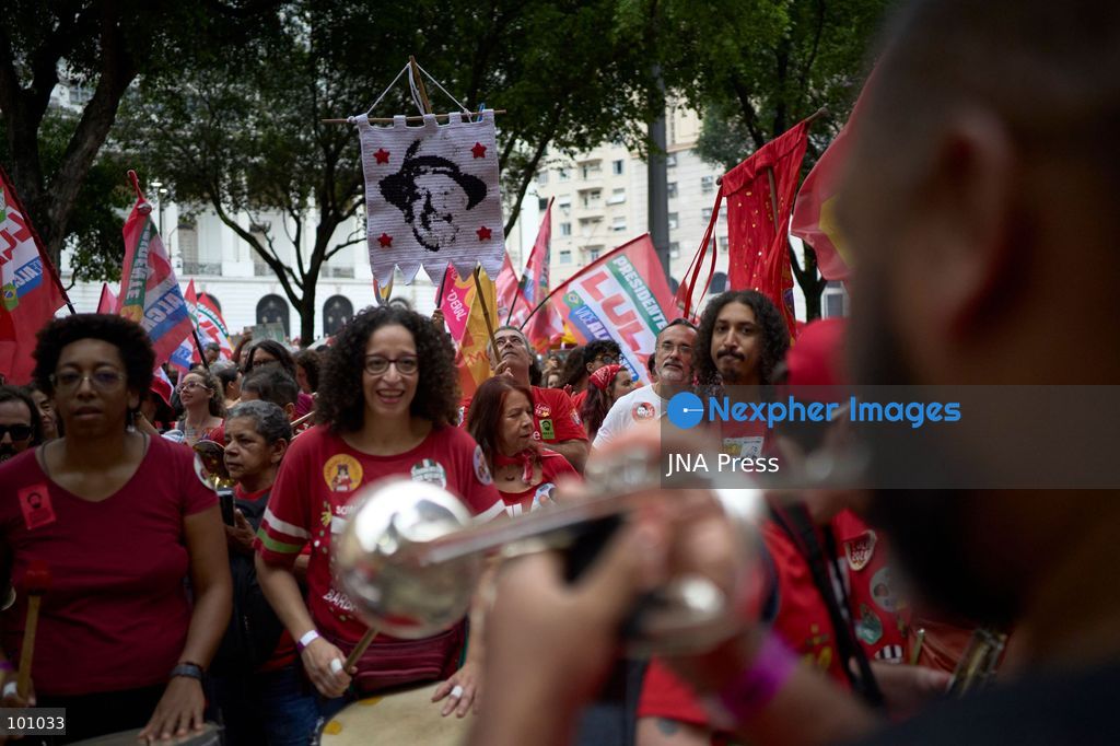 RIO DE JANEIRO, BRAZIL, OCTOBER 2, 2026: Brazilian President and presidential candidate Luiz Inacio Lula da Silva leads a campaign march through central Rio de Janeiro, travelling from Candelaria toward Cinelandia as thousands of supporters gather ahead of the first round of Brazil's general election. Lula, who is seeking re-election, used the event to mobilize supporters two days before voters head to the polls on October 4. Photo by Mariana Greif / JNA Press. (Photo by Mariana Greif/JNA Press via Nexpher Images)