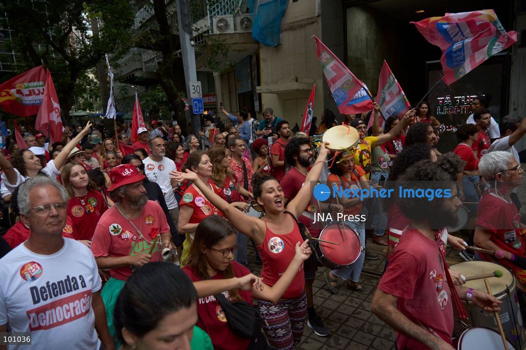 RIO DE JANEIRO, BRAZIL, OCTOBER 2, 2026: Brazilian President and presidential candidate Luiz Inacio Lula da Silva leads a campaign march through central Rio de Janeiro, travelling from Candelaria toward Cinelandia as thousands of supporters gather ahead of the first round of Brazil's general election. Lula, who is seeking re-election, used the event to mobilize supporters two days before voters head to the polls on October 4. Photo by Mariana Greif / JNA Press. (Photo by Mariana Greif/JNA Press via Nexpher Images)