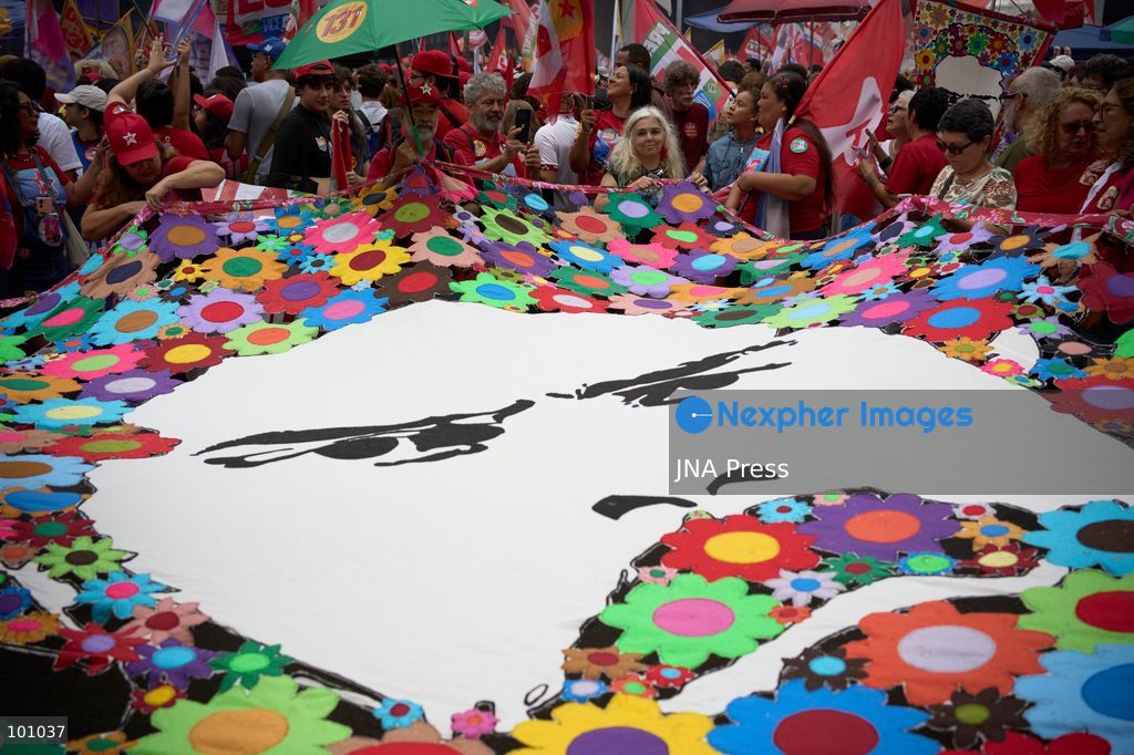 RIO DE JANEIRO, BRAZIL, OCTOBER 2, 2026: Brazilian President and presidential candidate Luiz Inacio Lula da Silva leads a campaign march through central Rio de Janeiro, travelling from Candelaria toward Cinelandia as thousands of supporters gather ahead of the first round of Brazil's general election. Lula, who is seeking re-election, used the event to mobilize supporters two days before voters head to the polls on October 4. Photo by Mariana Greif / JNA Press. (Photo by Mariana Greif/JNA Press via Nexpher Images)
