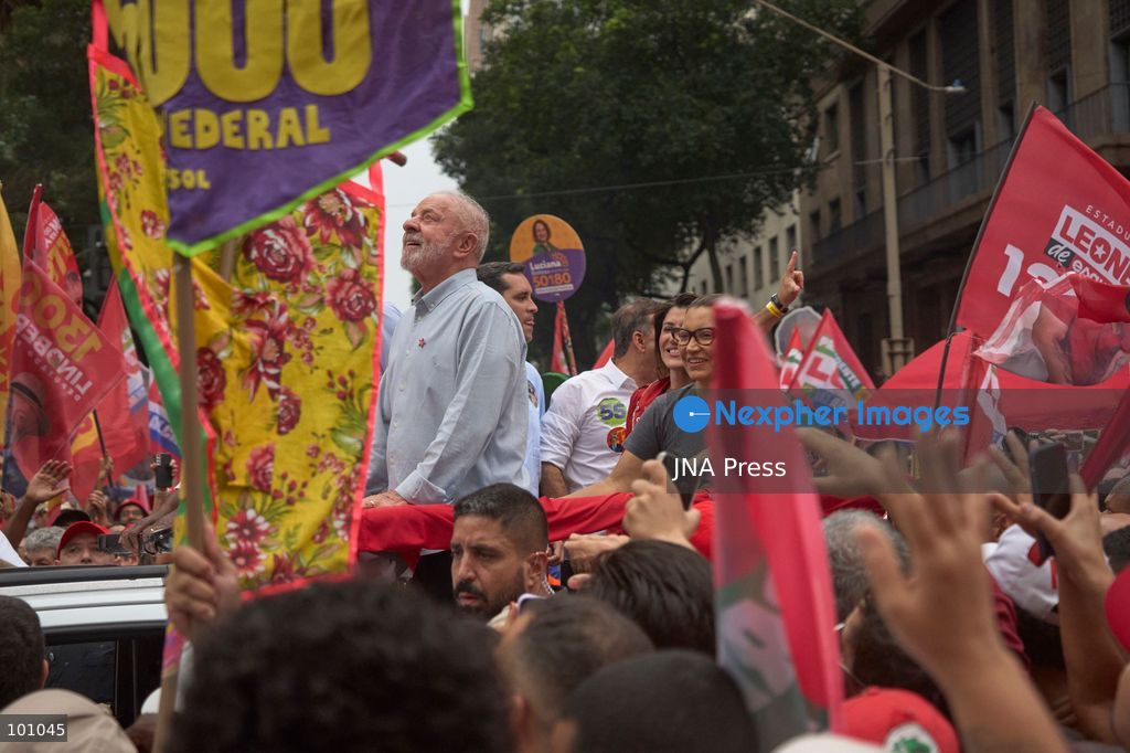RIO DE JANEIRO, BRAZIL, OCTOBER 2, 2026: Brazilian President and presidential candidate Luiz Inacio Lula da Silva leads a campaign march through central Rio de Janeiro, travelling from Candelaria toward Cinelandia as thousands of supporters gather ahead of the first round of Brazil's general election. Lula, who is seeking re-election, used the event to mobilize supporters two days before voters head to the polls on October 4. Photo by Mariana Greif / JNA Press. (Photo by Mariana Greif/JNA Press via Nexpher Images)