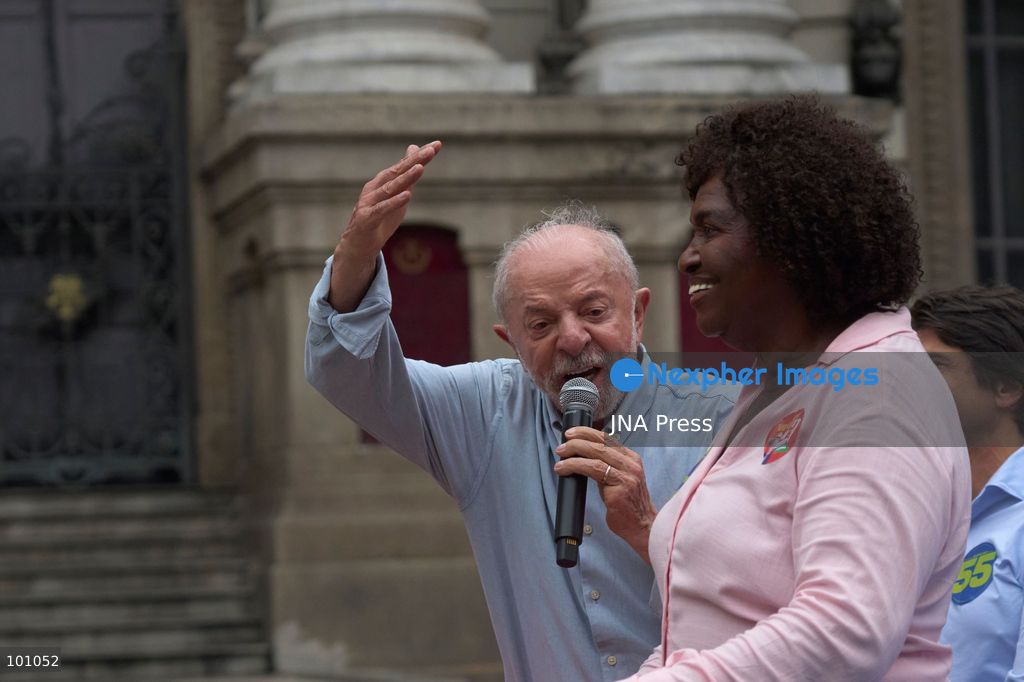 RIO DE JANEIRO, BRAZIL, OCTOBER 2, 2026: Brazilian President and presidential candidate Luiz Inacio Lula da Silva leads a campaign march through central Rio de Janeiro, travelling from Candelaria toward Cinelandia as thousands of supporters gather ahead of the first round of Brazil's general election. Lula, who is seeking re-election, used the event to mobilize supporters two days before voters head to the polls on October 4. Photo by Mariana Greif / JNA Press. (Photo by Mariana Greif/JNA Press via Nexpher Images)